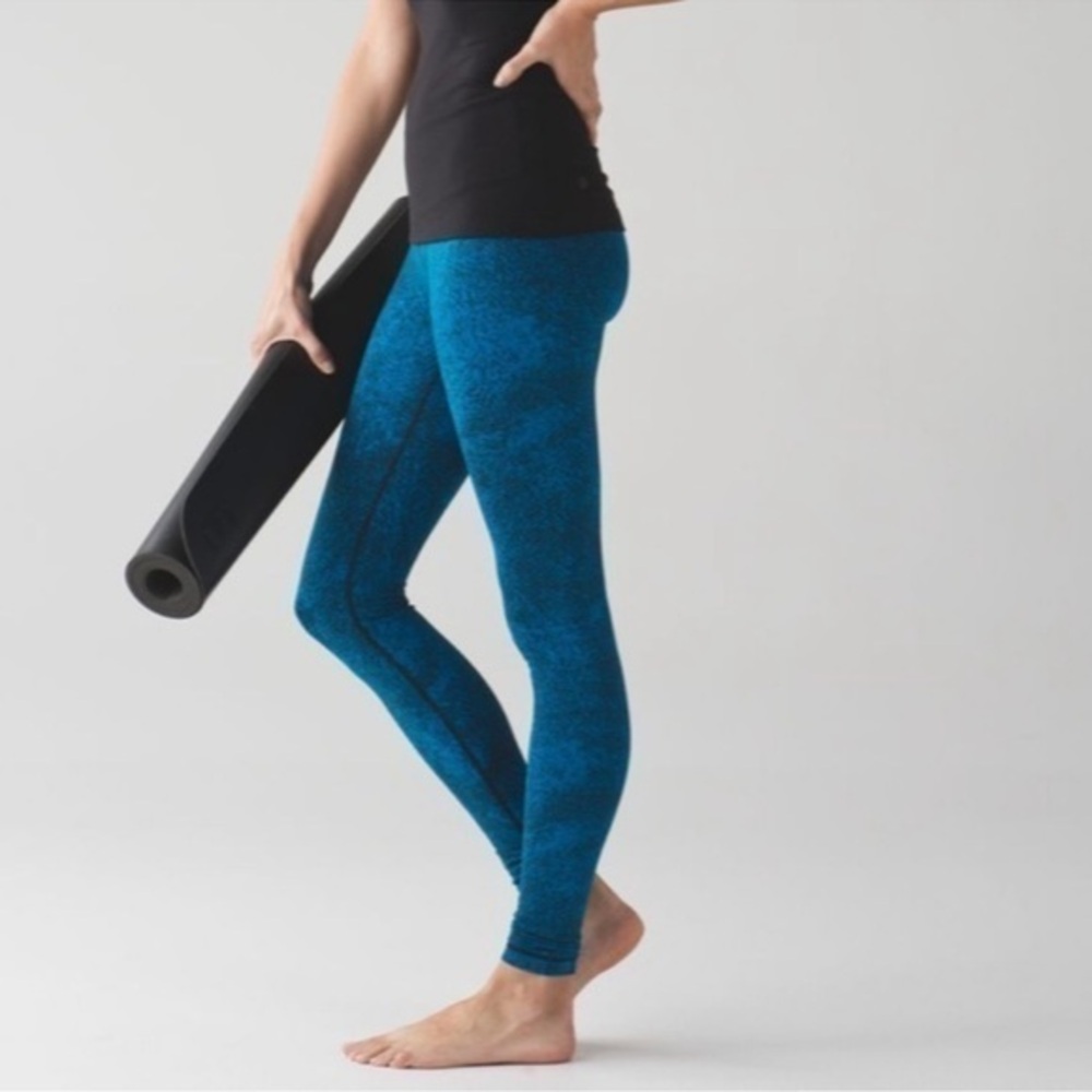 EUC Lululemon High Times Pant Luon Spray Jacquard Shocking Blue Black 8